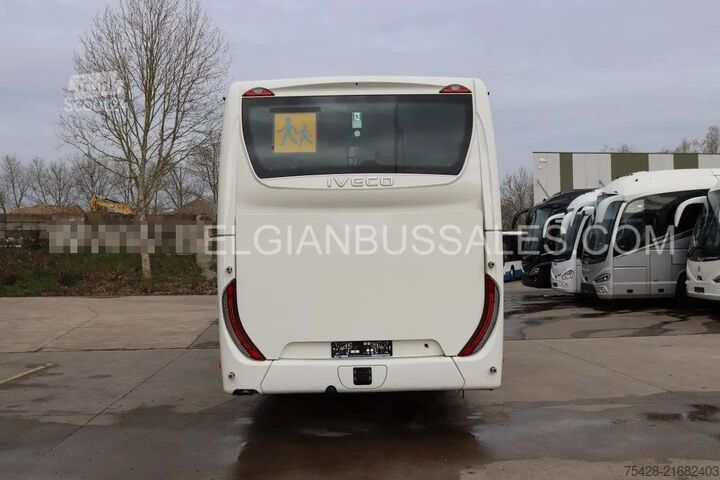 Autobús interurbano Iveco Crossway 12m Pop light / Double middle door / p...