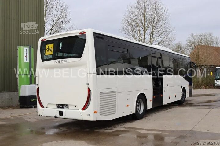 Autobús interurbano Iveco Crossway 12m Pop light / Double middle door / p...