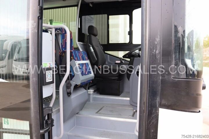Autobús interurbano Iveco Crossway 12m Pop light / Double middle door / p...