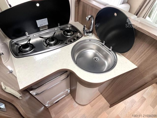 Halvintegreret autocamper RAPIDO 680 FF - Hub/Queensbett -  - Solar