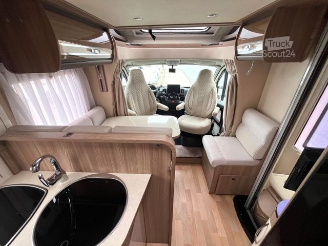 Halvintegreret autocamper RAPIDO 680 FF - Hub/Queensbett -  - Solar