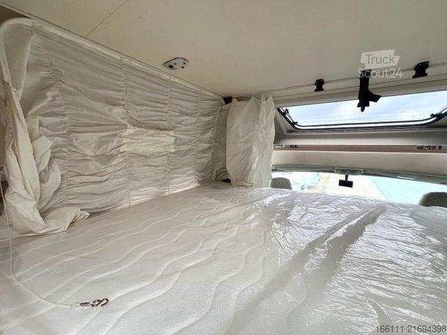 Halvintegreret autocamper RAPIDO 680 FF - Hub/Queensbett -  - Solar