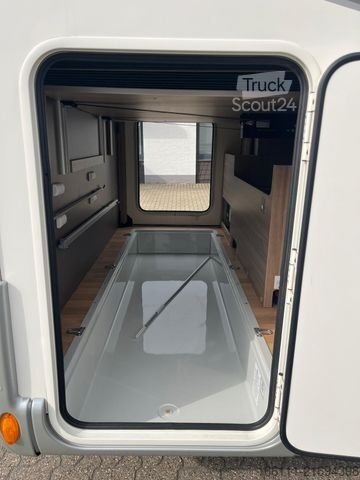 Halvintegreret autocamper RAPIDO 680 FF - Hub/Queensbett -  - Solar
