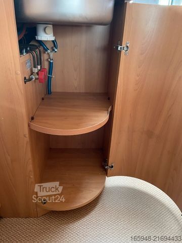 Yarı entegre karavan BÜRSTNER Delfin T 680 *Backofen**Solar**Markise