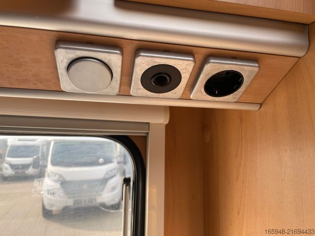 Yarı entegre karavan BÜRSTNER Delfin T 680 *Backofen**Solar**Markise