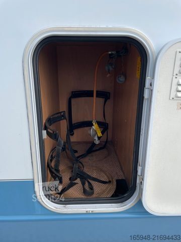 Yarı entegre karavan BÜRSTNER Delfin T 680 *Backofen**Solar**Markise