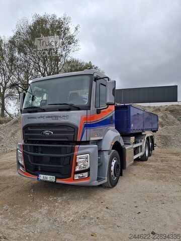 Vozidlo s hákom na kontajnery Ford F-Line 6x2