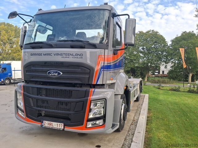 Vozidlo s hákom na kontajnery Ford F-Line 6x2