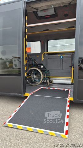 Kleinbus Opel Movano Bürgerbus Lagerfahrzeug Stock