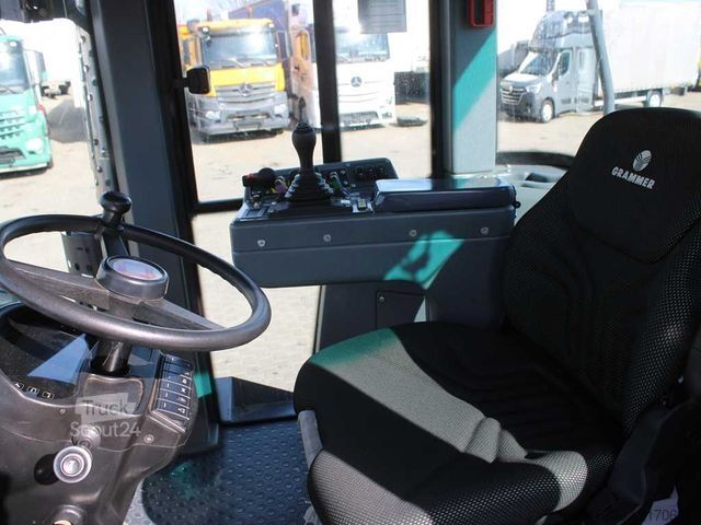 Traktor  KIROVEC K-424