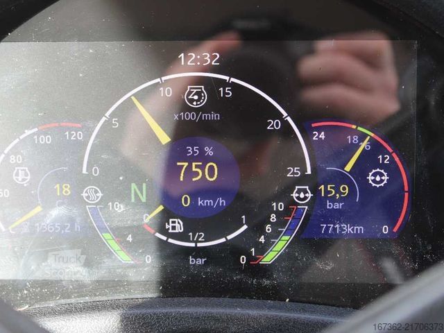 Traktor  KIROVEC K-424