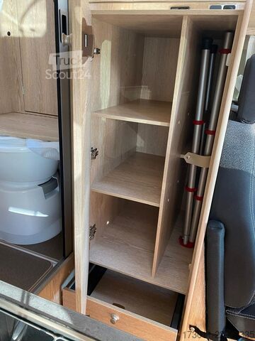 Autocamper PÖSSL Vario 545 Premium Markise 5-Sitzer