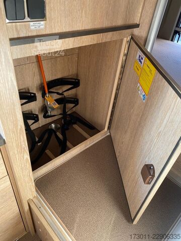 Autocamper PÖSSL Vario 545 Premium Markise 5-Sitzer