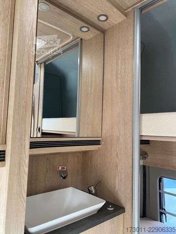 Autocamper PÖSSL Vario 545 Premium Markise 5-Sitzer