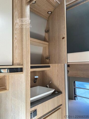Autocamper PÖSSL Vario 545 Premium Markise 5-Sitzer