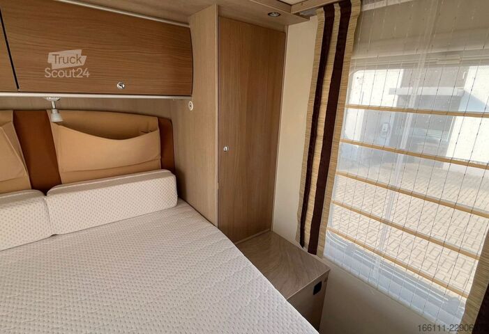 Poluintegrisani kamper BÜRSTNER Ixeo T 734 - Hub/Queensbett - Klima -