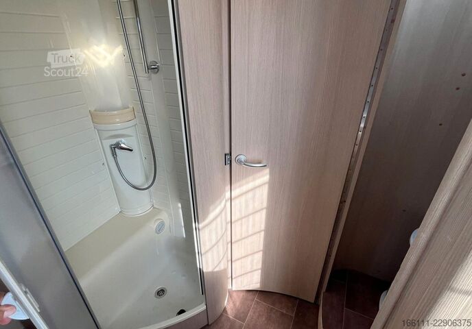 Poluintegrisani kamper BÜRSTNER Ixeo T 734 - Hub/Queensbett - Klima -