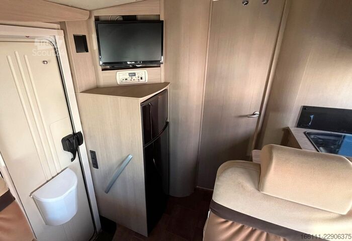 Poluintegrisani kamper BÜRSTNER Ixeo T 734 - Hub/Queensbett - Klima -