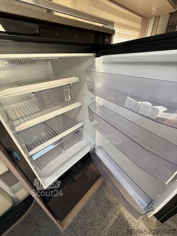 Autorulotă semi-integrată BÜRSTNER BÜRSTNER 644G FREISTAAT SCHW. LYSEO TD HL*Autom.