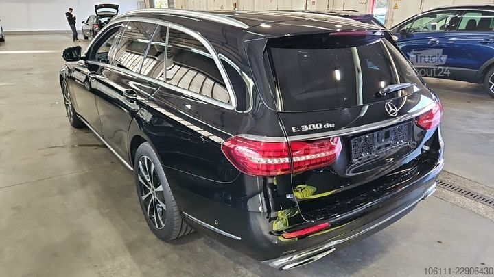 Microbuz MERCEDES-BENZ E 300 de T EXCLUSIVE Interieur 360° DISTRONIC