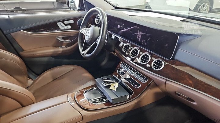 Microbuz MERCEDES-BENZ E 300 de T EXCLUSIVE Interieur 360° DISTRONIC