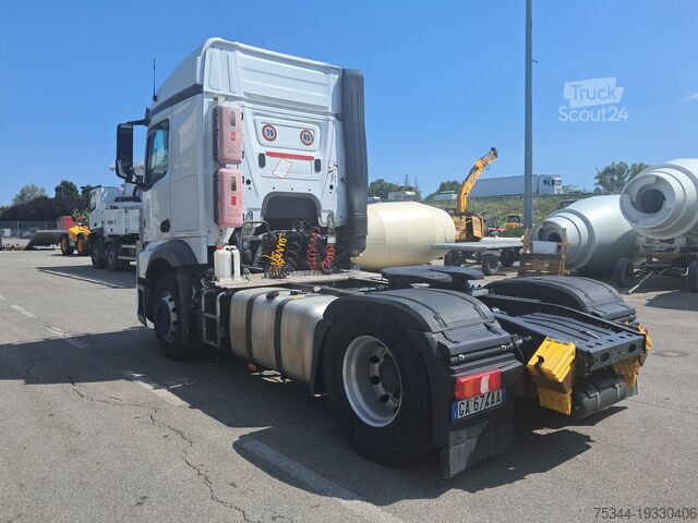 štandardný traktor Mercedes-Benz Actros 18.45