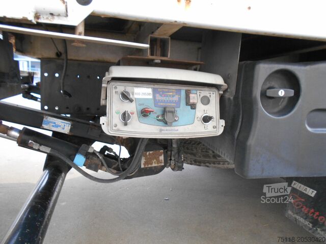 Ciężarówka z platformą i plandeką Mercedes-Benz Atego 1218