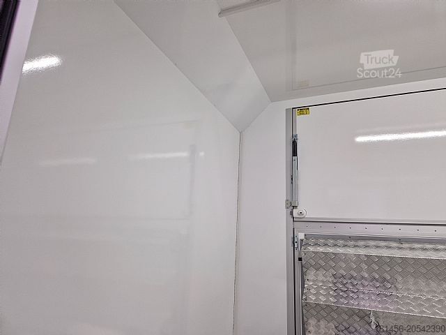 Remolque venta ambulante trailershop Messestand Infostand mobile Bühne 470x220 Licht