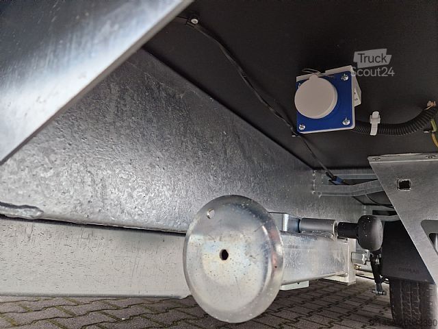 Remolque venta ambulante trailershop Messestand Infostand mobile Bühne 470x220 Licht