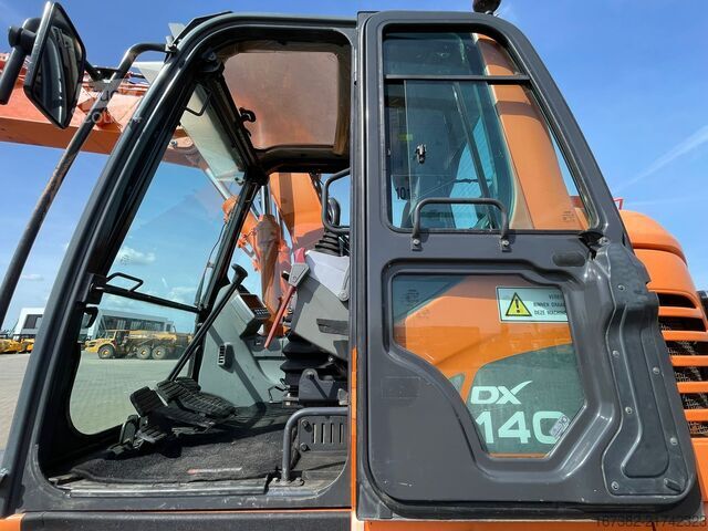 гусеничний екскаватор Doosan DX140LCR
