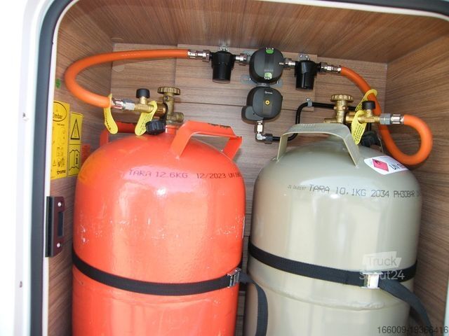 Autorulotă semi-integrată WEINSBERG CaraSuite 650 MEG Ford inkl. 7 Pakete