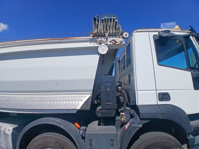 Autocarro ribaltabile Iveco Trakker 500