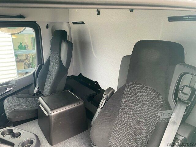 LKW mit Kofferaufbau Mercedes-Benz Actros 1824L Koffer/LBW 2.000kg/Klima/PPC