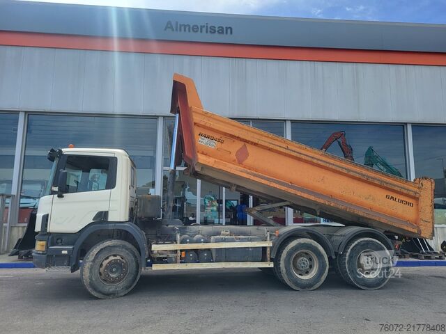 Pašizgāzēja kravas automašīna Scania 114C