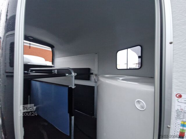 Atrelado para cavalos Cheval Liberté Alu Pferdeanhänger Origin Sattelkammer