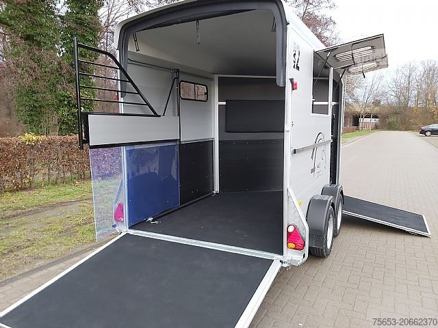 Príves pro kone Cheval Liberté großer begehbarer Sattelraum im Maxi2 Diagonal