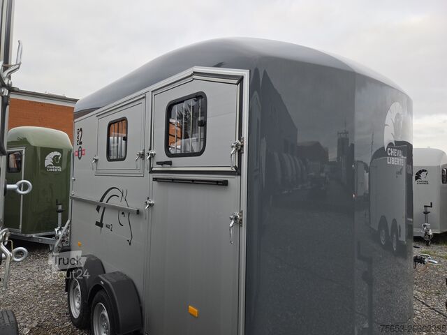 Vozidlo pro prepravu dobytka Cheval Liberté Maxi 2 Horse Trailer 2600kg