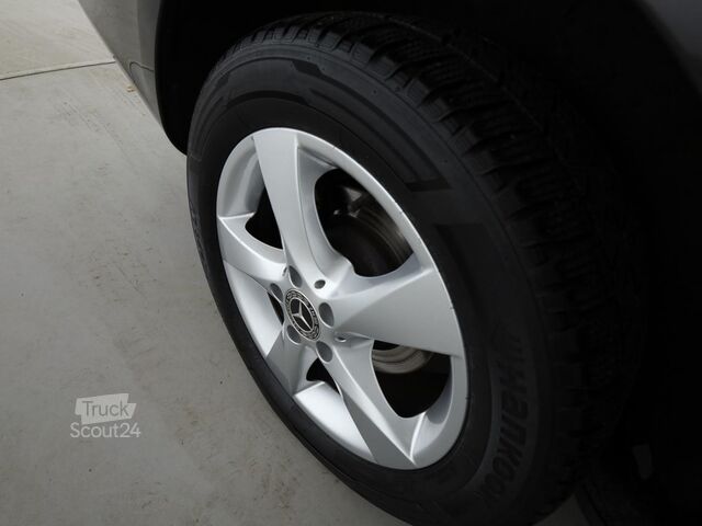 Kleinbus Mercedes-Benz Vito 119 CDI 4x4 Tourer SELECT Lang AHK AUT Kam.