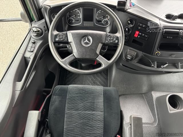 Camión plataforma con toldo Atego 1523 L