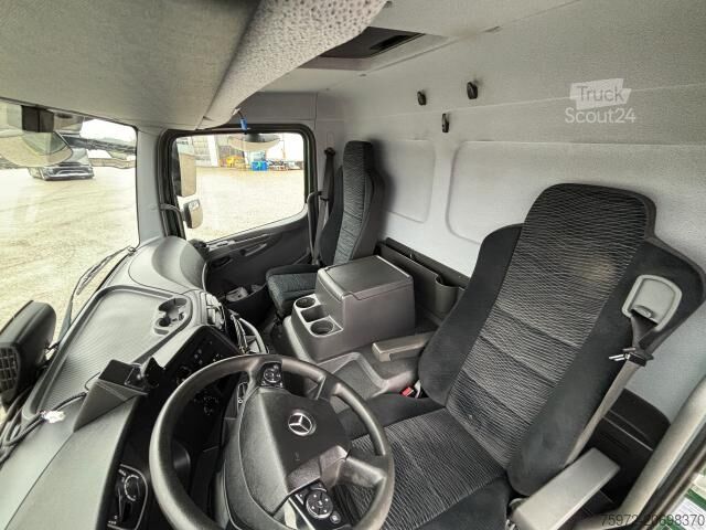 Camión plataforma con toldo Atego 1523 L