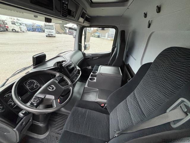 Flatbed truck with tarp  Atego 1523 L