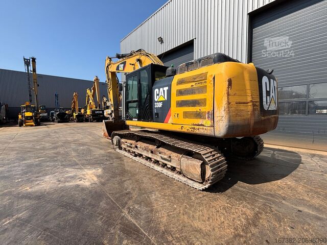 Grävmaskin med larvband Caterpillar 330FL