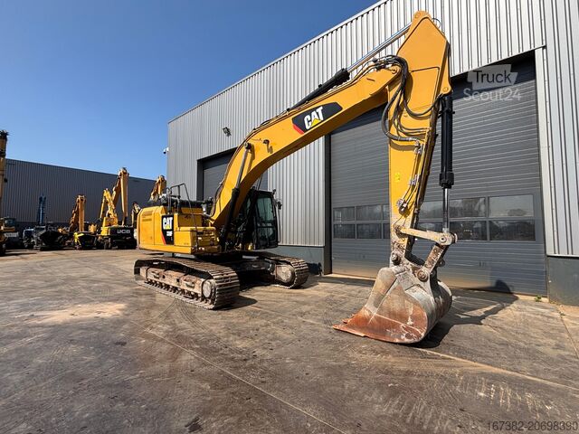 Grävmaskin med larvband Caterpillar 330FL