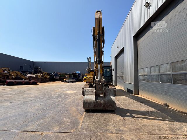 Grävmaskin med larvband Caterpillar 330FL