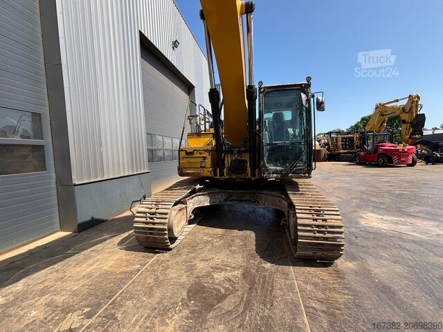 Grävmaskin med larvband Caterpillar 330FL