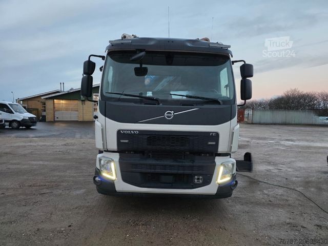 Camion scarrabile VOLVO FE 320 6x2/4 Abroller mit Cont. + Kran HMF 1820