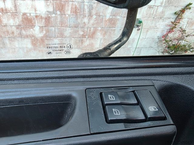 Camion scarrabile VOLVO FE 320 6x2/4 Abroller mit Cont. + Kran HMF 1820