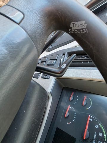 Camion scarrabile VOLVO FE 320 6x2/4 Abroller mit Cont. + Kran HMF 1820