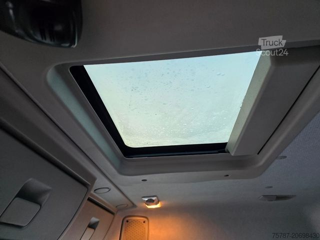 Camion scarrabile VOLVO FE 320 6x2/4 Abroller mit Cont. + Kran HMF 1820