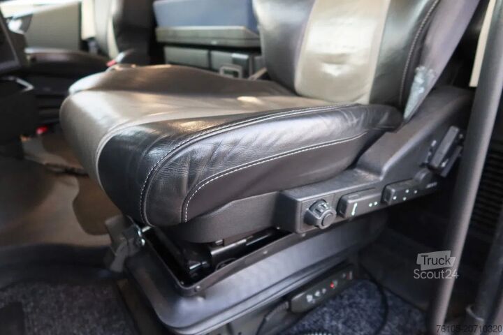 Standard-SZM Volvo FH FH 500 Globetrotter Full Air suspension.